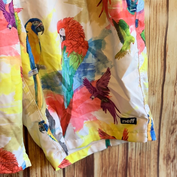 Neff Mens Size XL Parrot Parakeet Rainbow Shorts - Picture 2 of 6